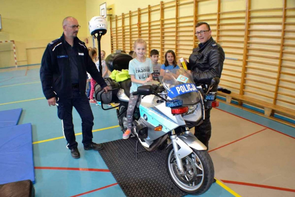 Policjanci odwiedzili SP w Michalu