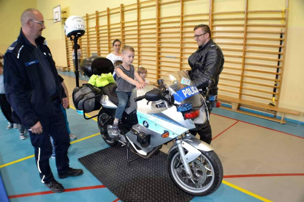 Policjanci odwiedzili SP w Michalu