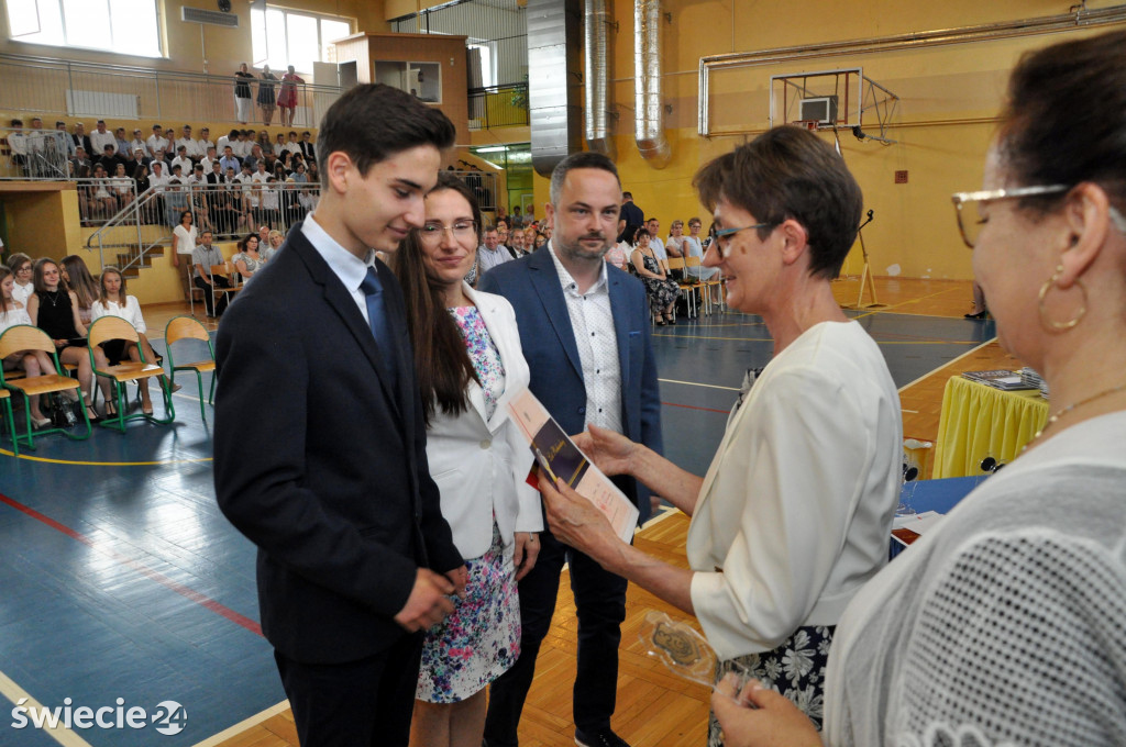 Pożegnanie absolwentów w SP 8