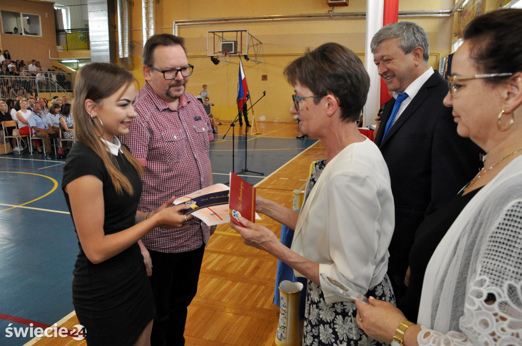 Pożegnanie absolwentów w SP 8