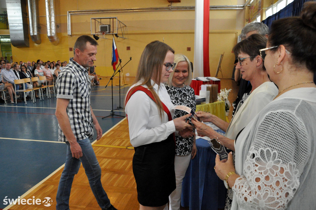 Pożegnanie absolwentów w SP 8