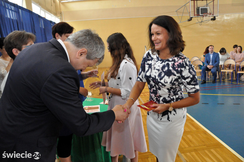 Pożegnanie absolwentów w SP 8