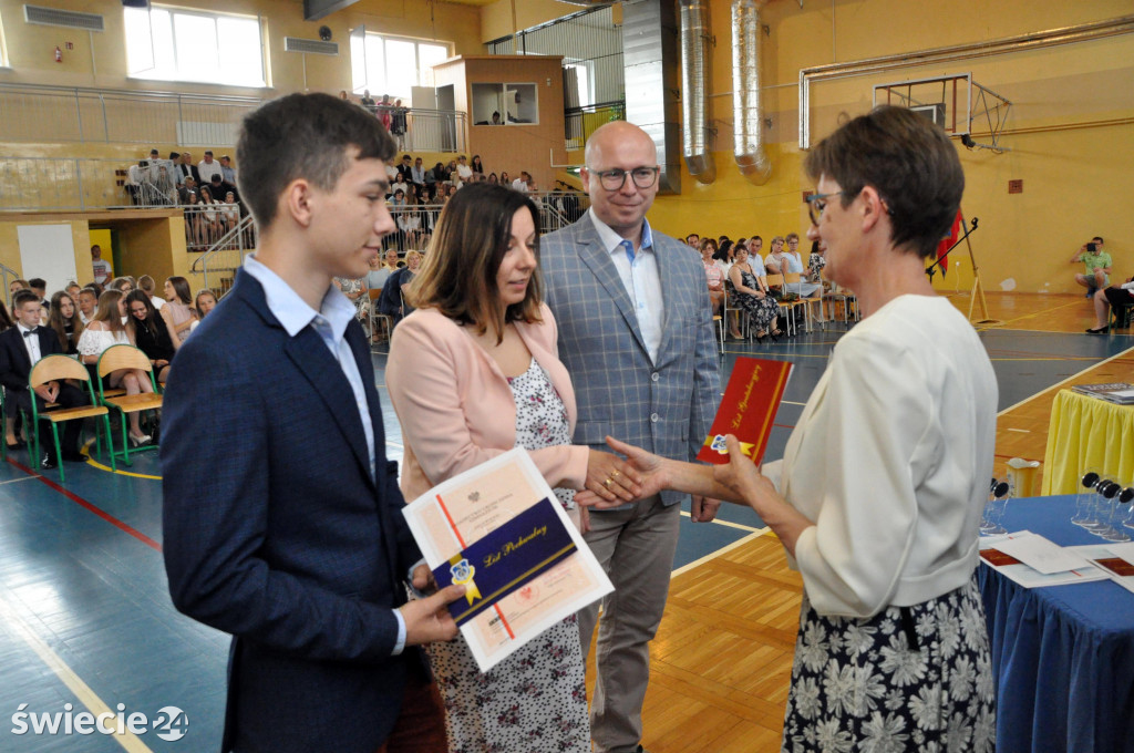 Pożegnanie absolwentów w SP 8