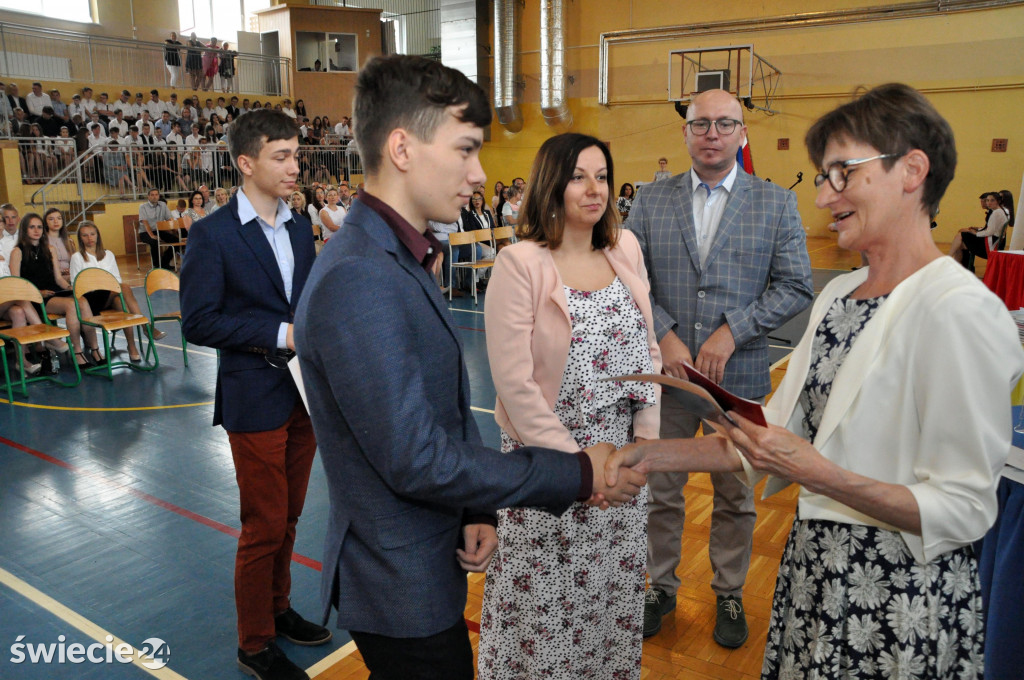 Pożegnanie absolwentów w SP 8