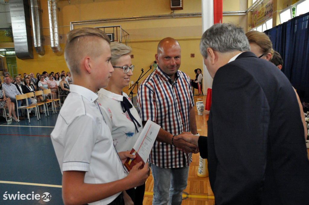 Pożegnanie absolwentów w SP 8