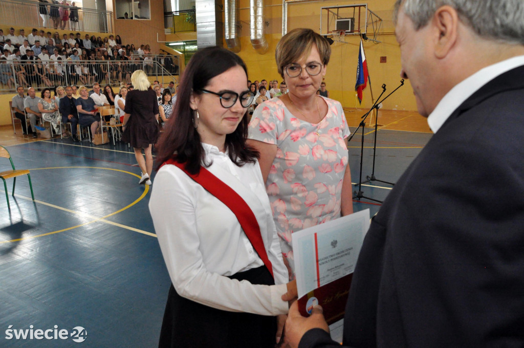 Pożegnanie absolwentów w SP 8