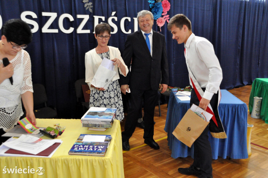 Pożegnanie absolwentów w SP 8