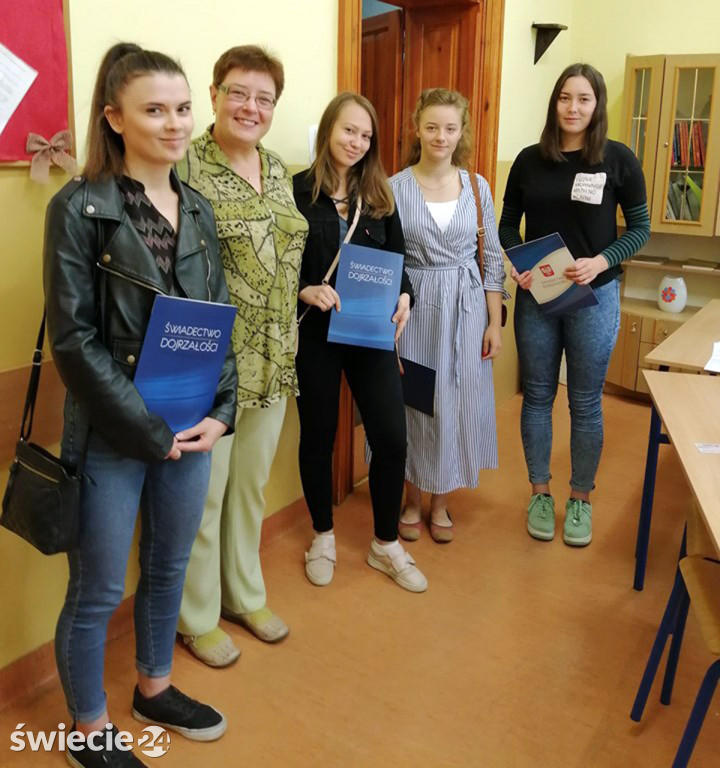 Maturzyści z 1 LO odebrali świadectwa