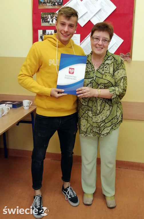 Maturzyści z 1 LO odebrali świadectwa