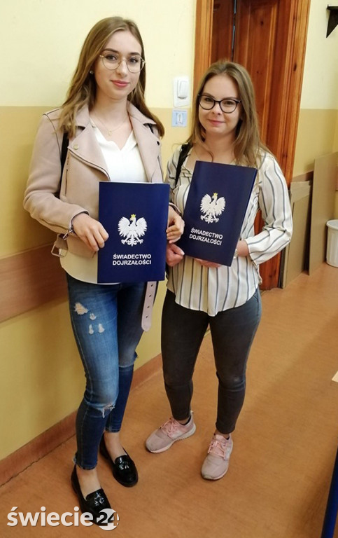 Maturzyści z 1 LO odebrali świadectwa