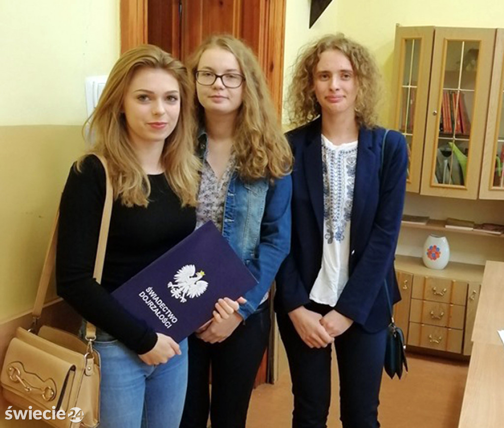 Maturzyści z 1 LO odebrali świadectwa