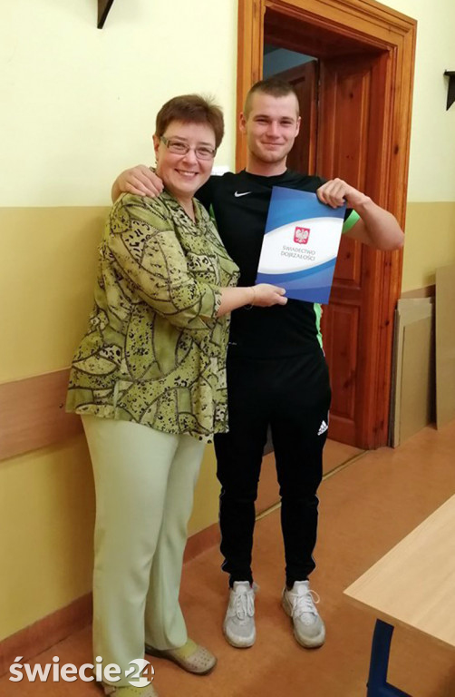 Maturzyści z 1 LO odebrali świadectwa