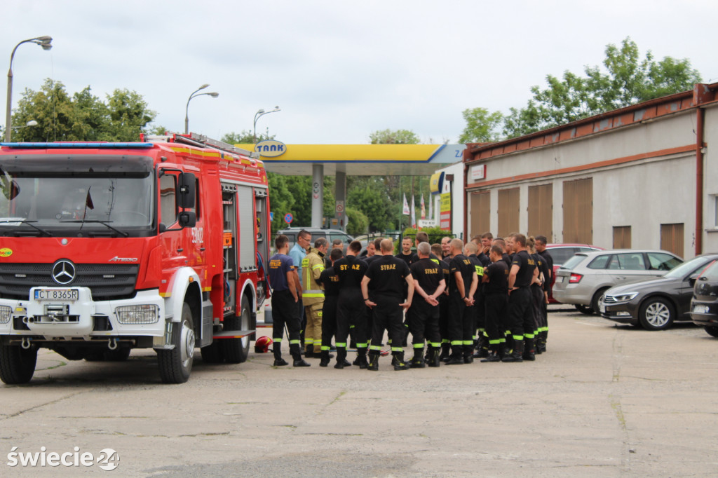 Gasili samochód przy KP PSP w Świeciu