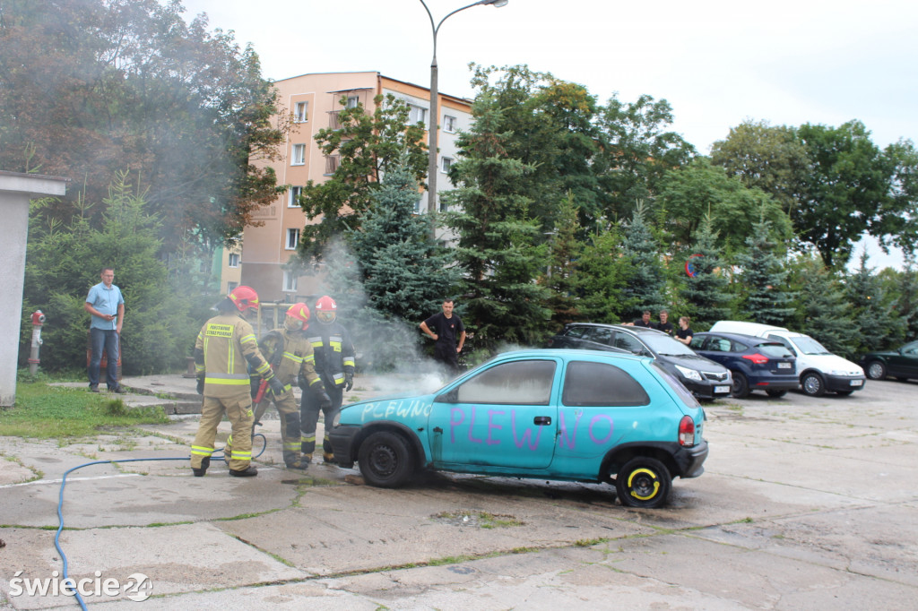 Gasili samochód przy KP PSP w Świeciu