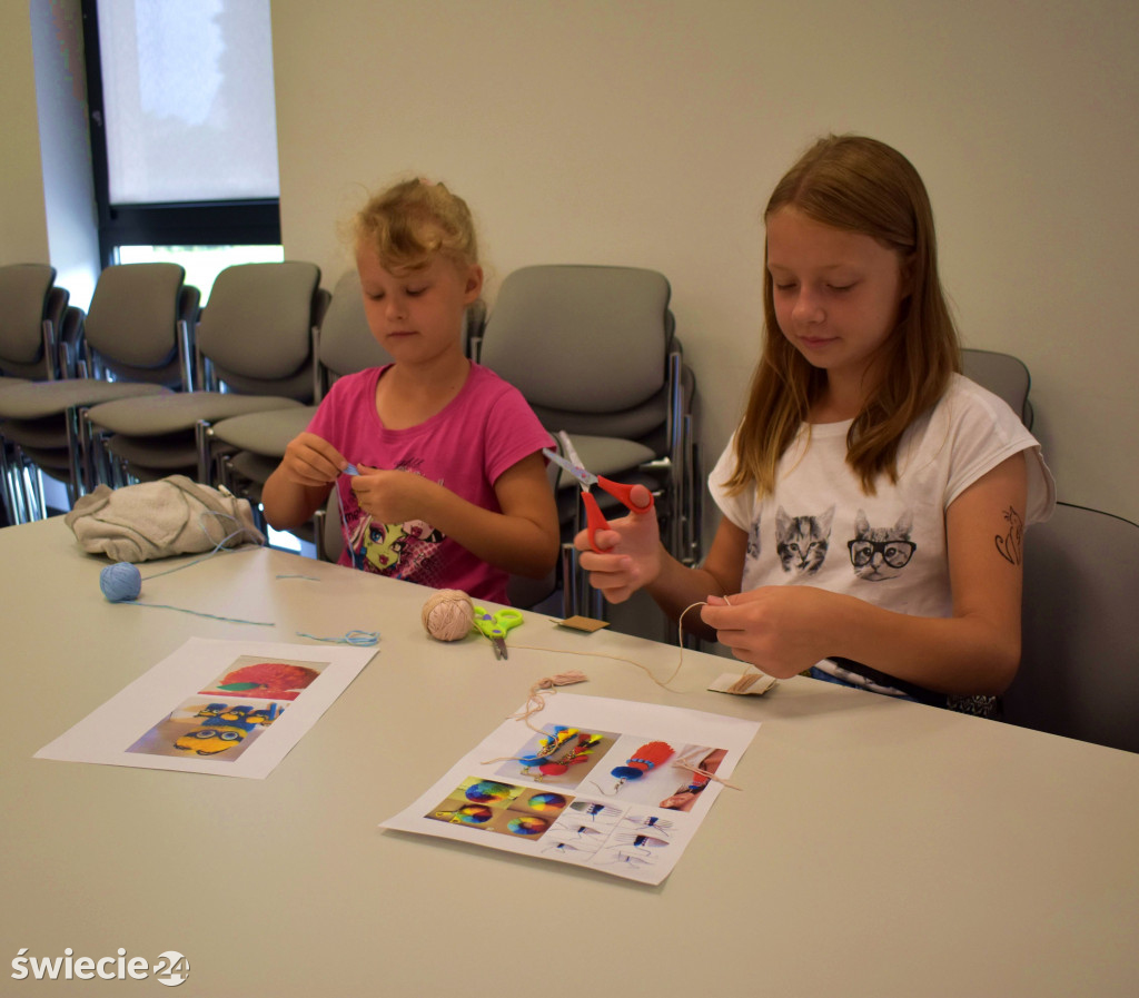 Pomponowe szaleństwo w bibliotece