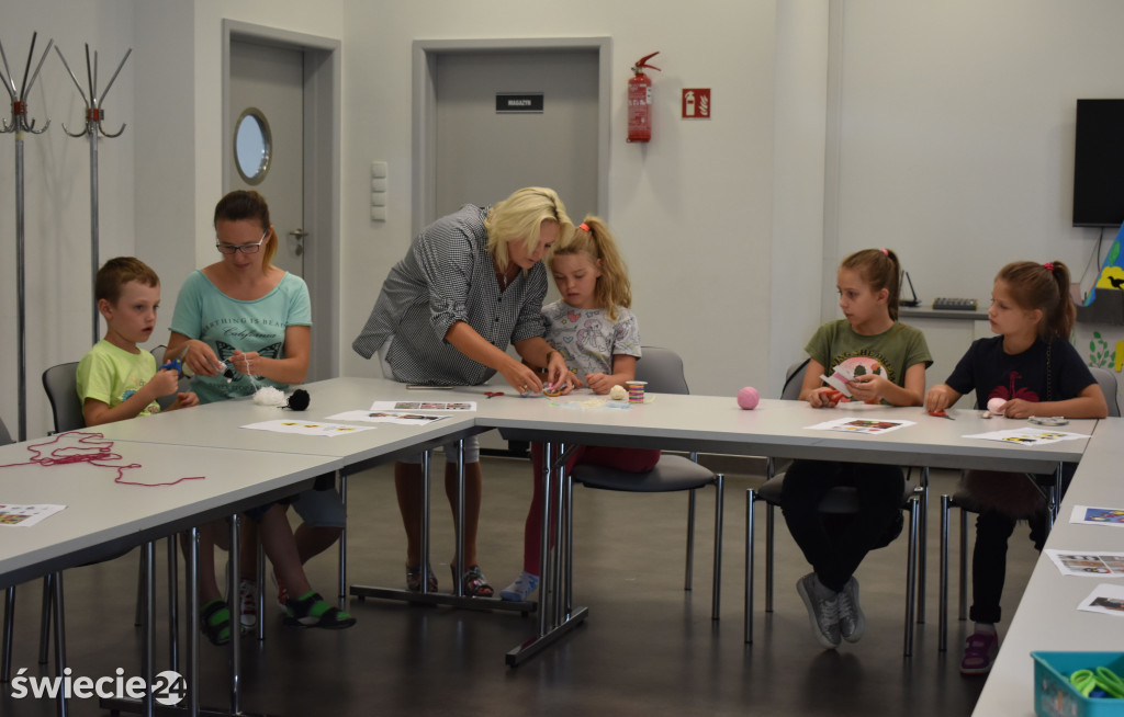 Pomponowe szaleństwo w bibliotece