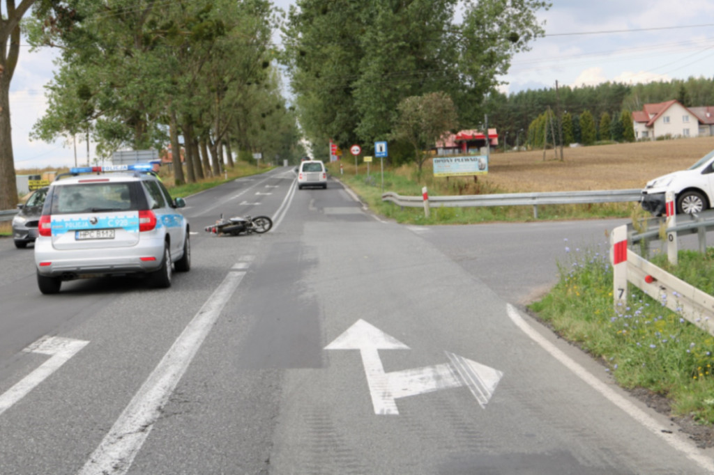 Samochód uderzył w motorowerzystę