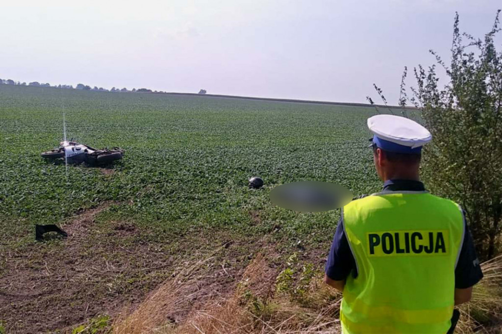 Motocyklista uderzył w drzewo i zginął