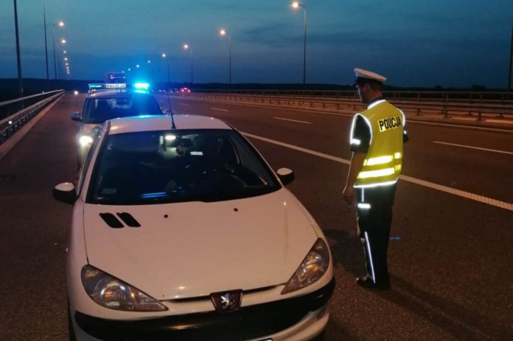 Pijany 41-latek pędził autostradą
