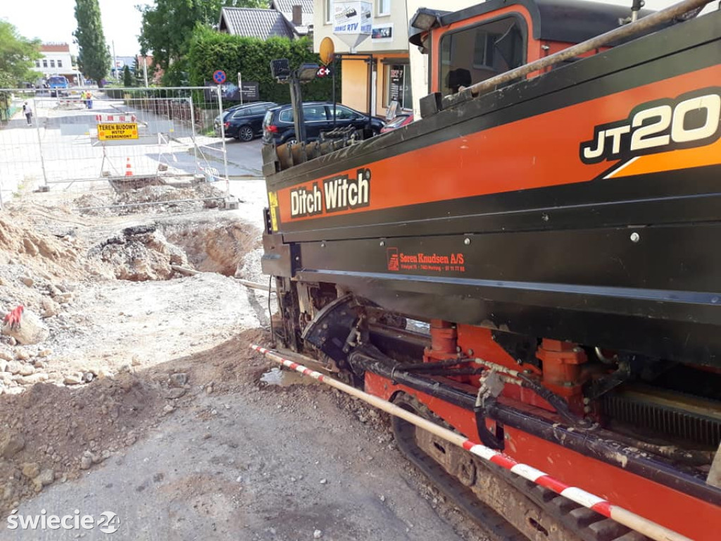 Przeciągnęli 120-metrową rurę pod Prusa
