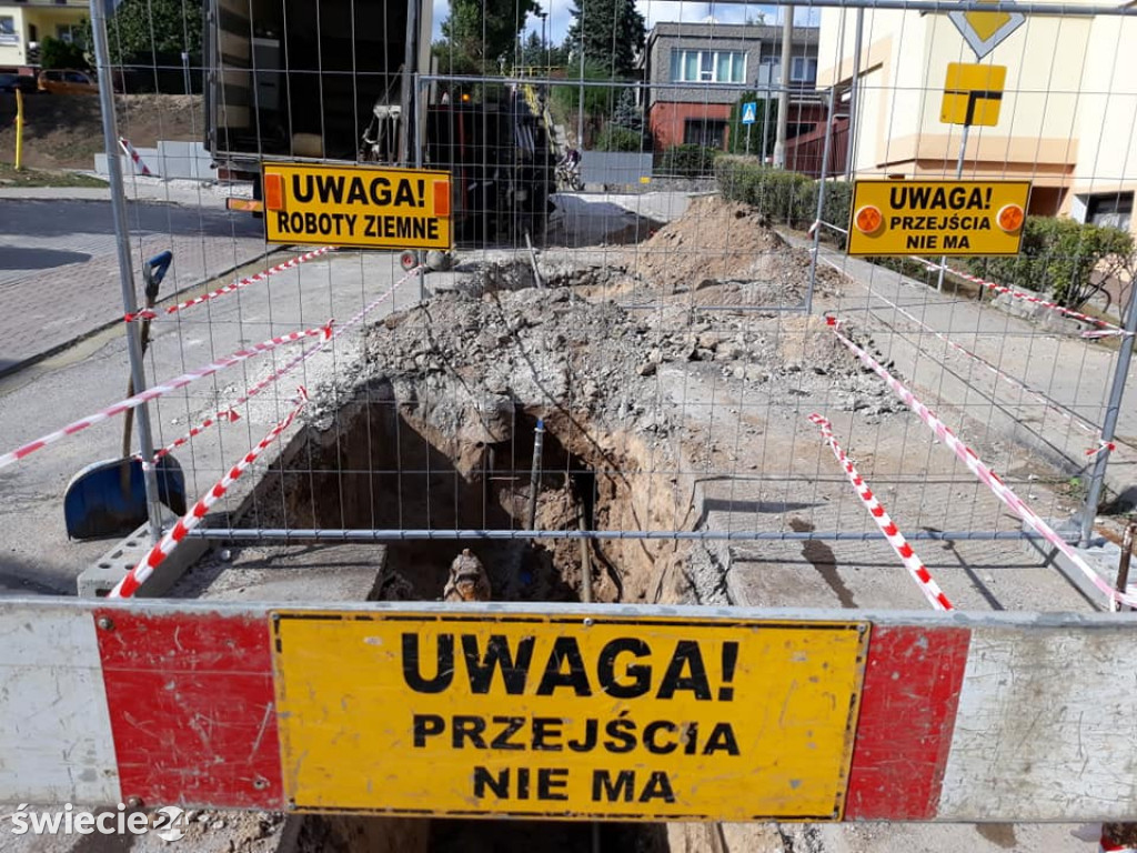 Przeciągnęli 120-metrową rurę pod Prusa