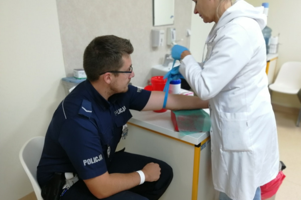 Policjanci oddali krew dla chorego kolegi