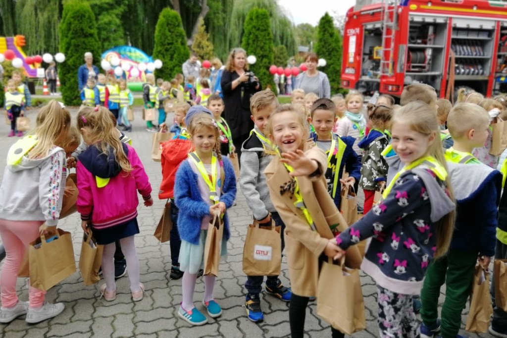Polfinek i dzieci na pikniku GTU