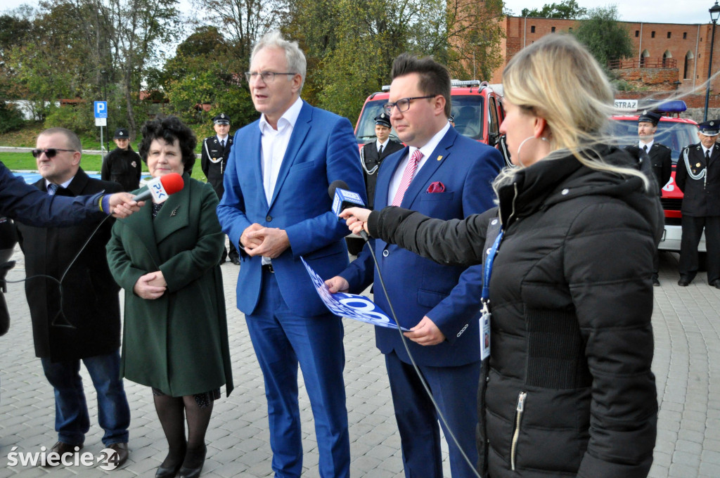 Kandydaci PiS przekazali czeki dla OSP