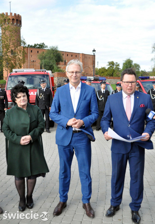 Kandydaci PiS przekazali czeki dla OSP