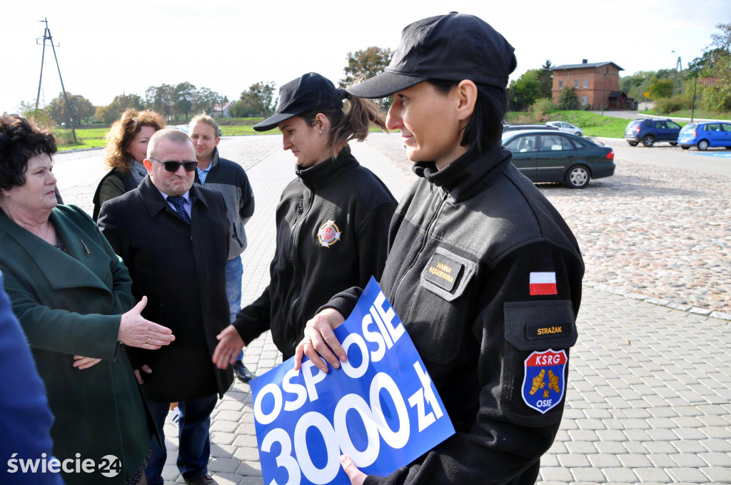 Kandydaci PiS przekazali czeki dla OSP