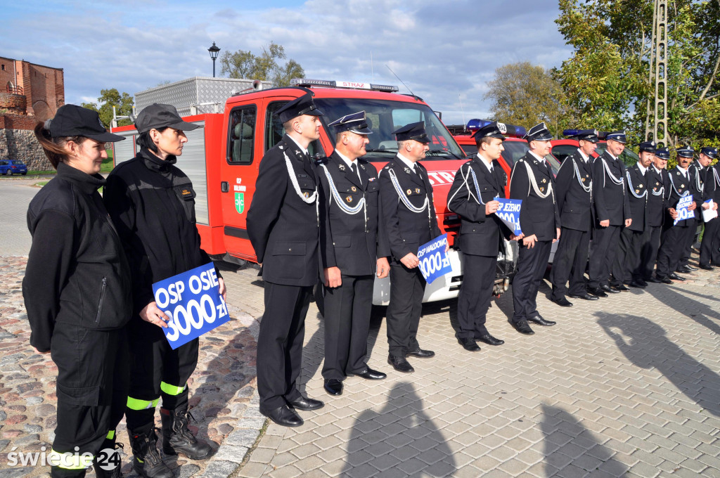 Kandydaci PiS przekazali czeki dla OSP