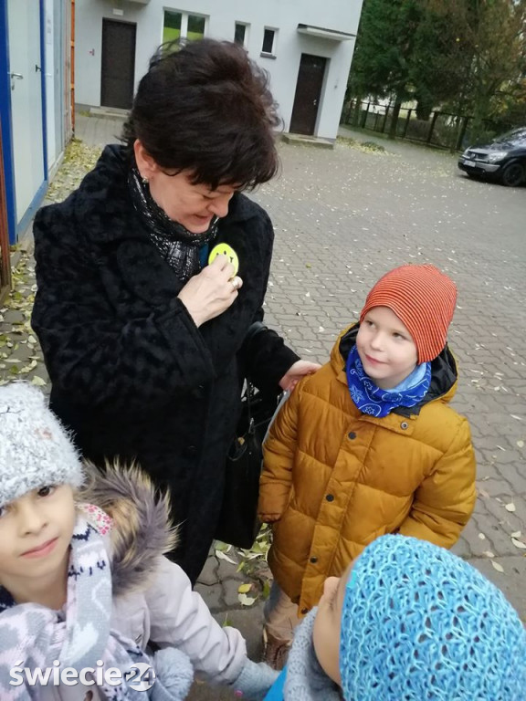 Uśmiechy rozdawane przechodniom na Mariankach