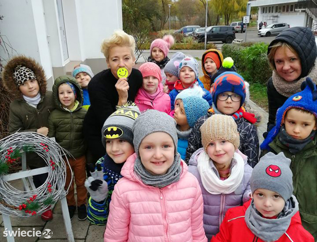 Uśmiechy rozdawane przechodniom na Mariankach