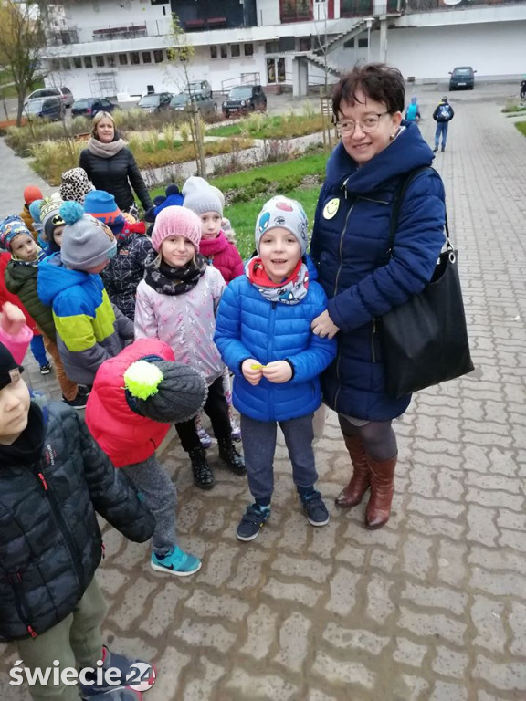 Uśmiechy rozdawane przechodniom na Mariankach