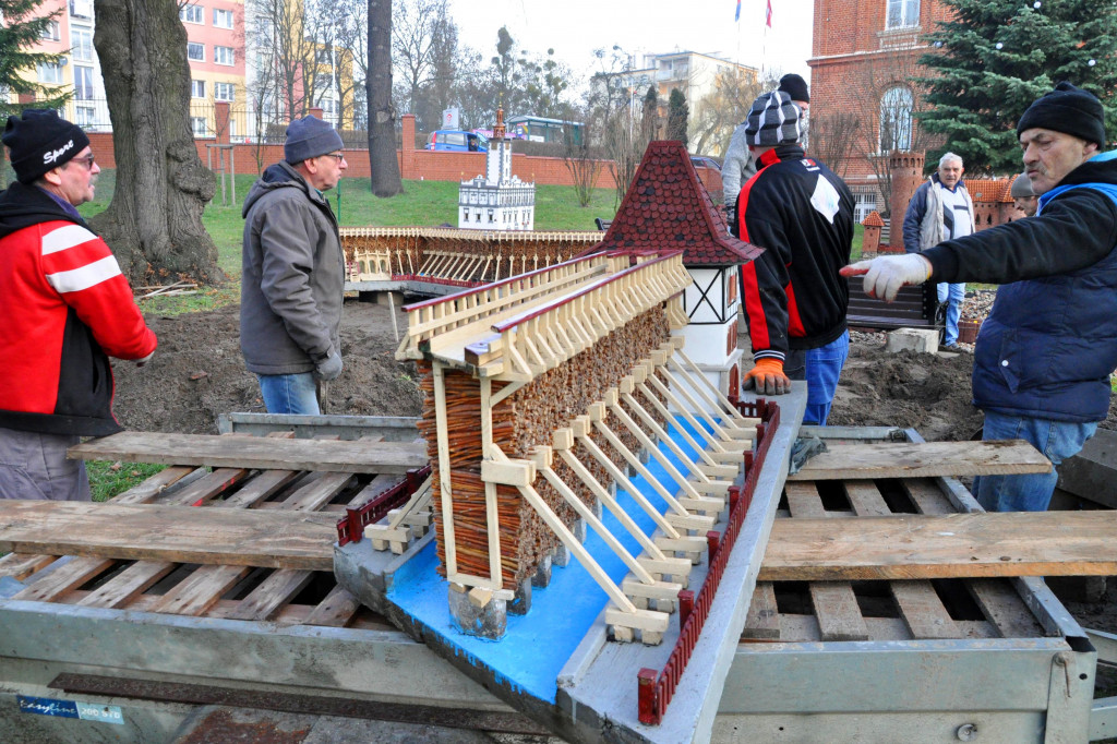 Trzy nowe budowle w Parku Miniatur. Imponujące