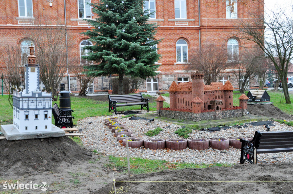 Trzy nowe budowle w Parku Miniatur. Imponujące
