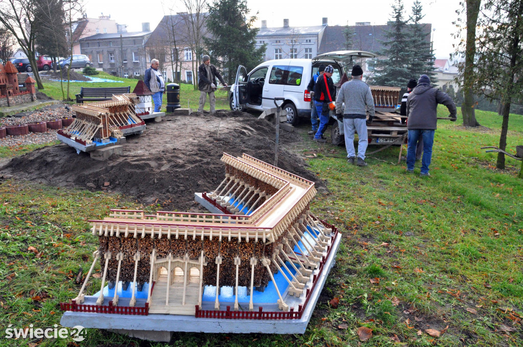 Trzy nowe budowle w Parku Miniatur. Imponujące