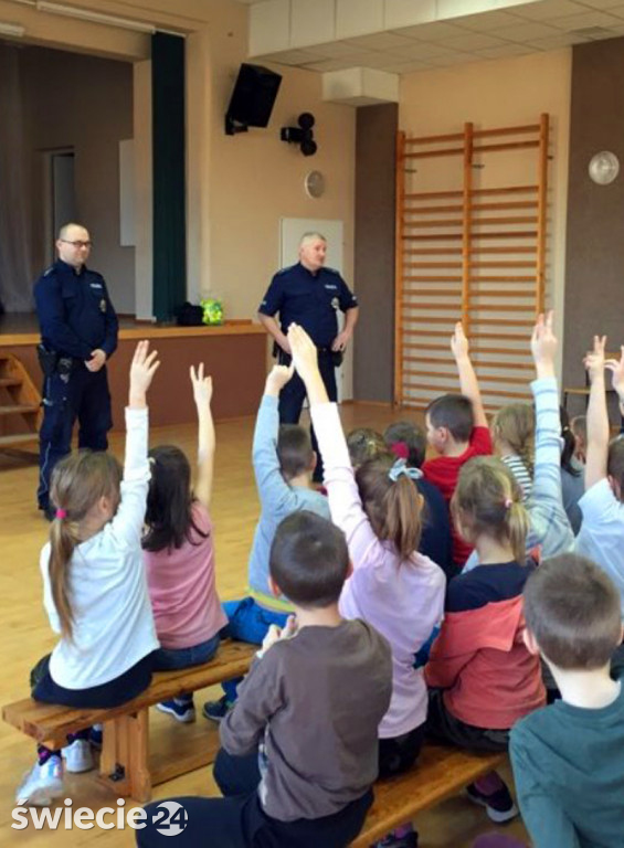 Policjanci rozmawiali z młodymi o demoralizacji