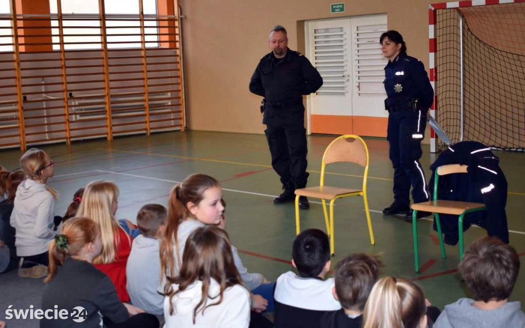 Policjanci rozmawiali z młodymi o demoralizacji