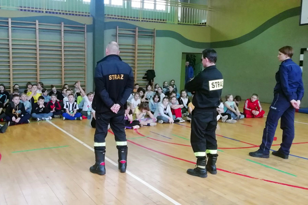 Policja i straż na spotkaniu z młodzieżą