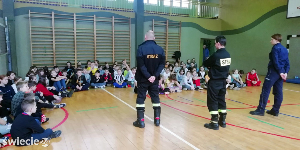 Policja i straż na spotkaniu z młodzieżą