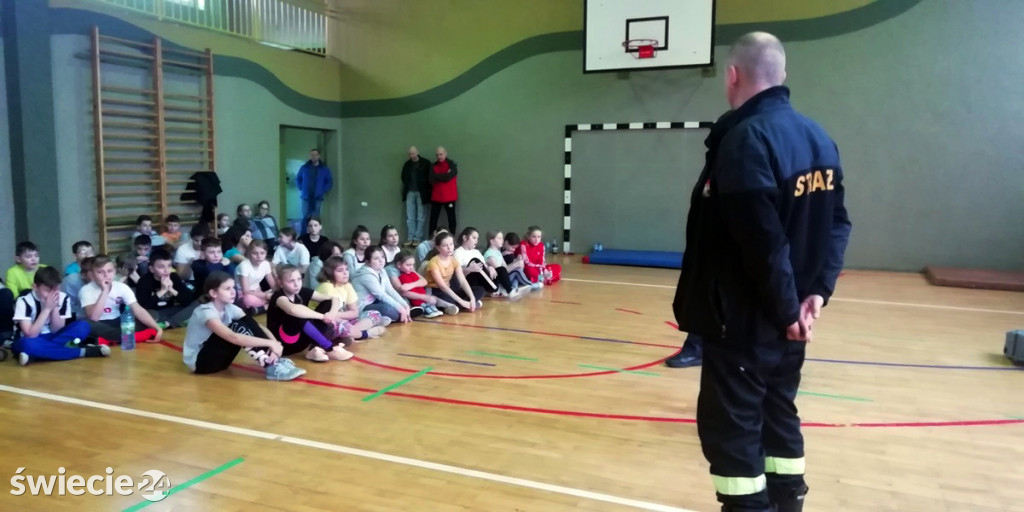 Policja i straż na spotkaniu z młodzieżą