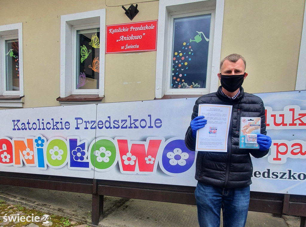 Stemplują dłonie, a dzieci myją aż wirus zniknie!