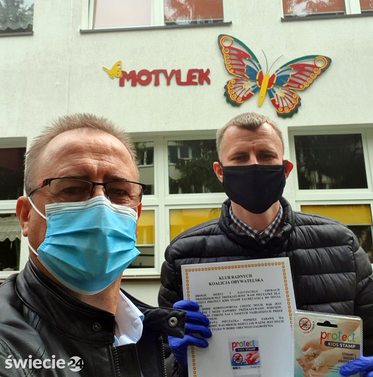 Stemplują dłonie, a dzieci myją aż wirus zniknie!