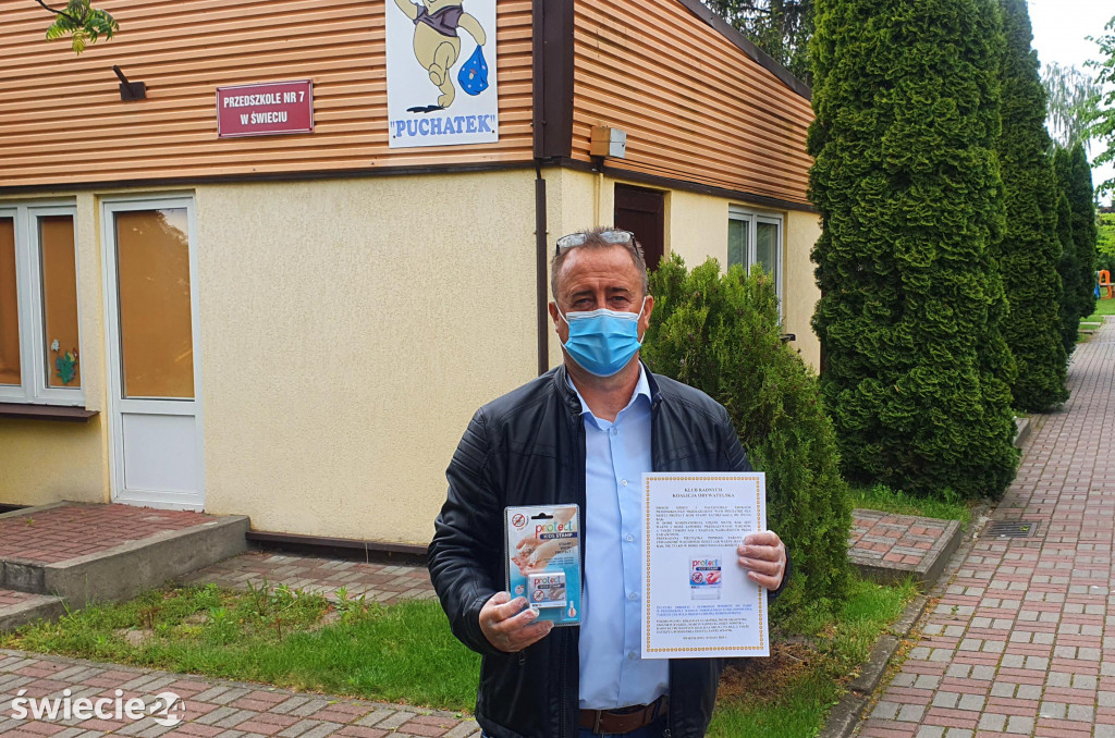 Stemplują dłonie, a dzieci myją aż wirus zniknie!