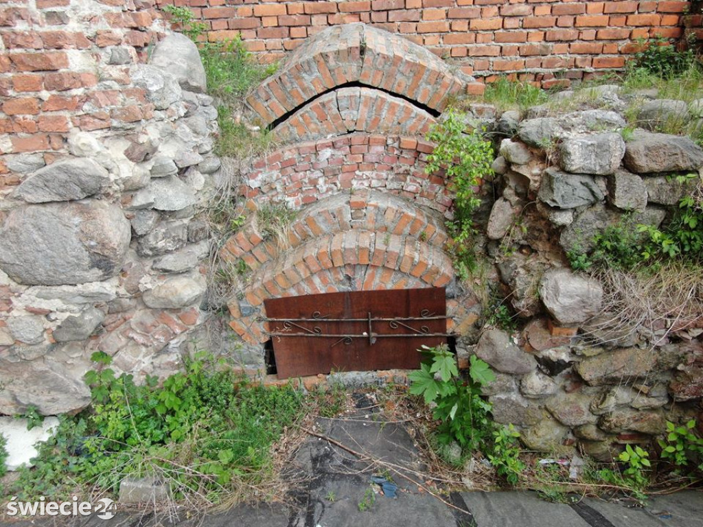 Zamek i jego remont widziane z lotu ptaka