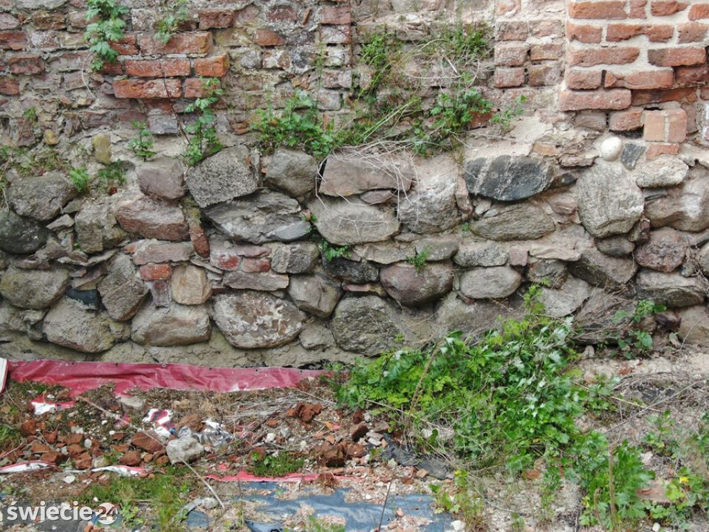 Zamek i jego remont widziane z lotu ptaka