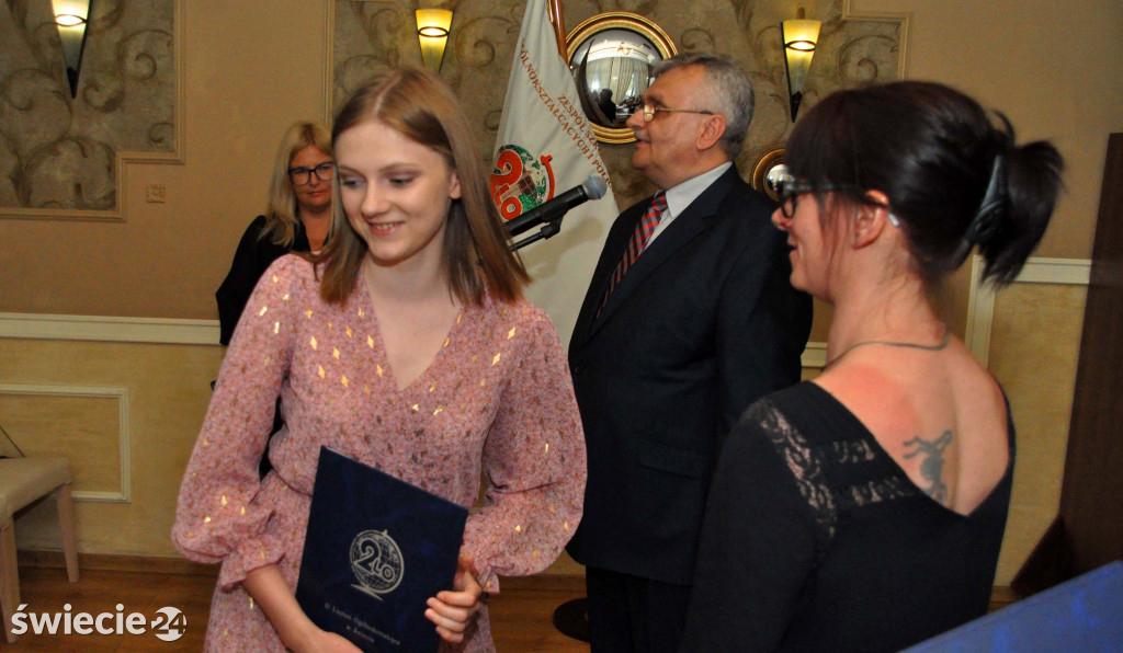 Zakończenie szkoły dla maturzystów w Białym LO