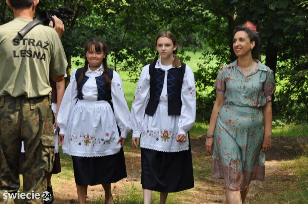 Znani pisarze i uczniowie gotują w Lipinkach