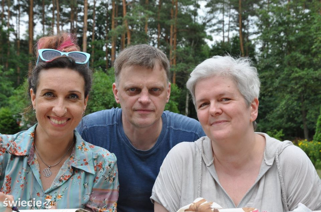 Znani pisarze i uczniowie gotują w Lipinkach